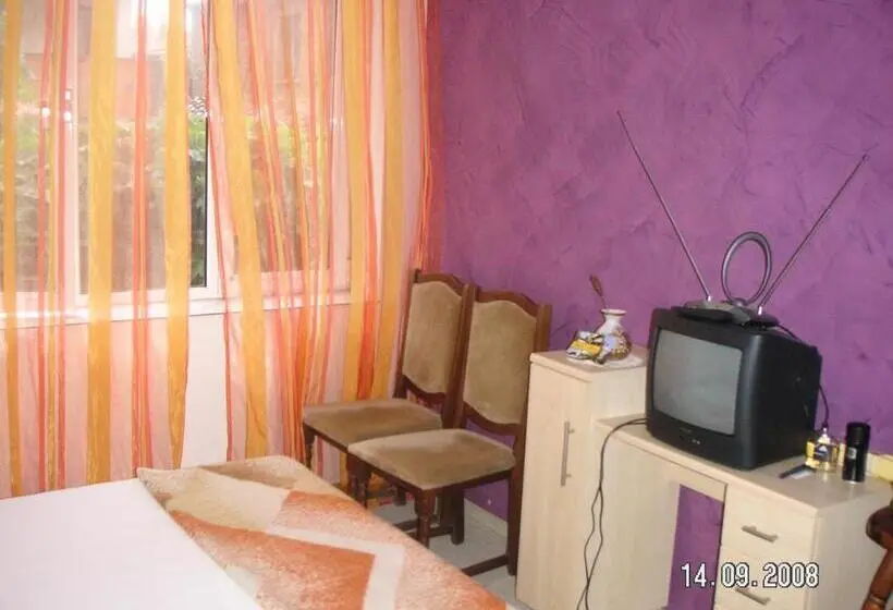 エコノミールーム, Emona Guest House