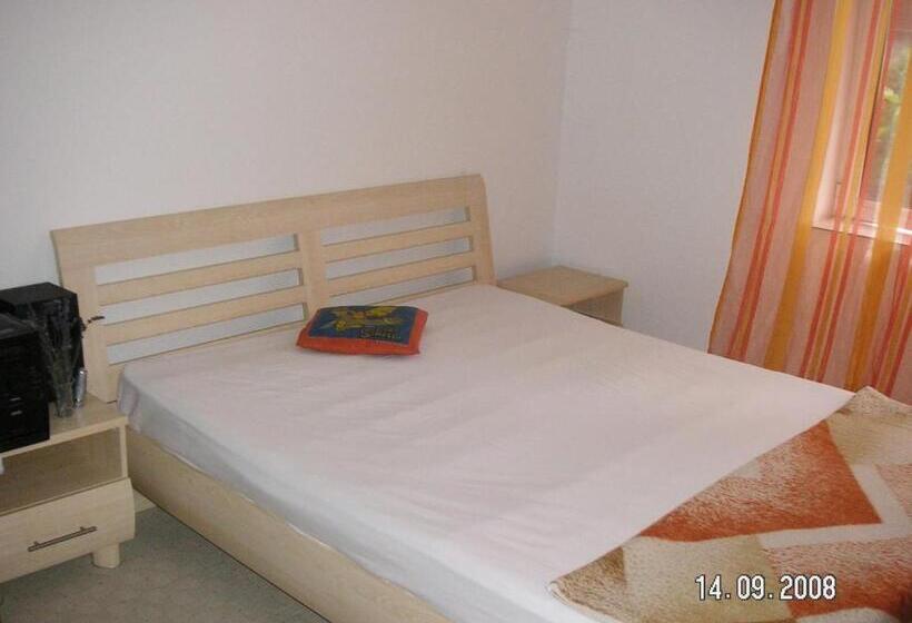 اتاق اکونومی, Emona Guest House