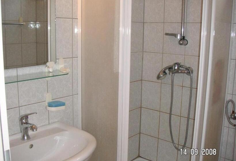 اتاق اکونومی, Emona Guest House