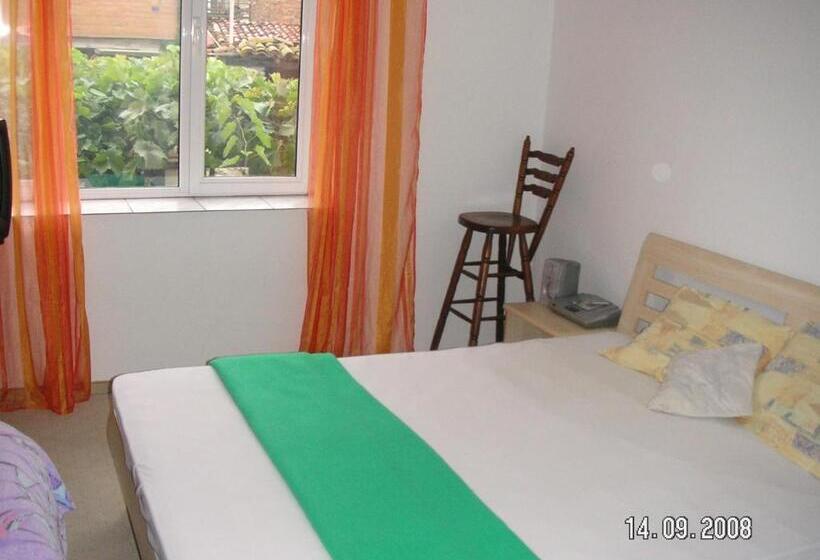 اتاق اکونومی, Emona Guest House