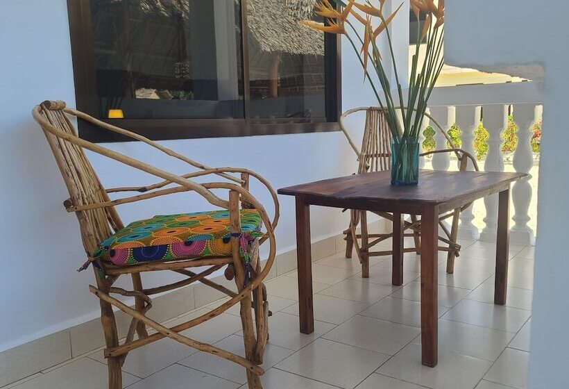 اتاق خانوادگی, Marea Boutique