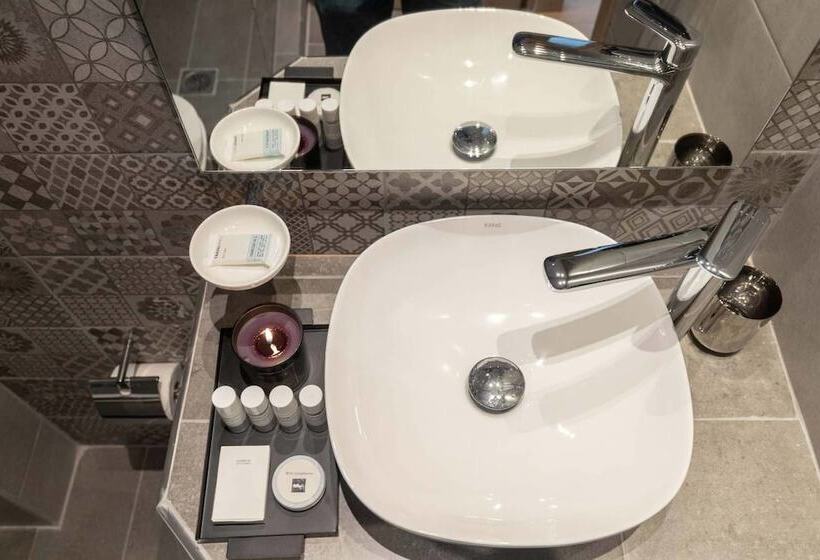 اتاق استاندارد برای معلولان, Grand Port Suites