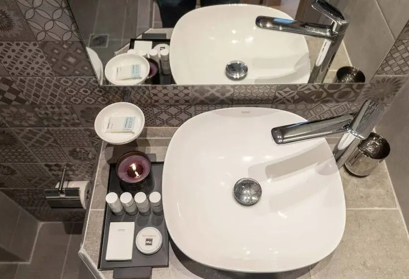 اتاق استاندارد برای معلولان, Grand Port Suites