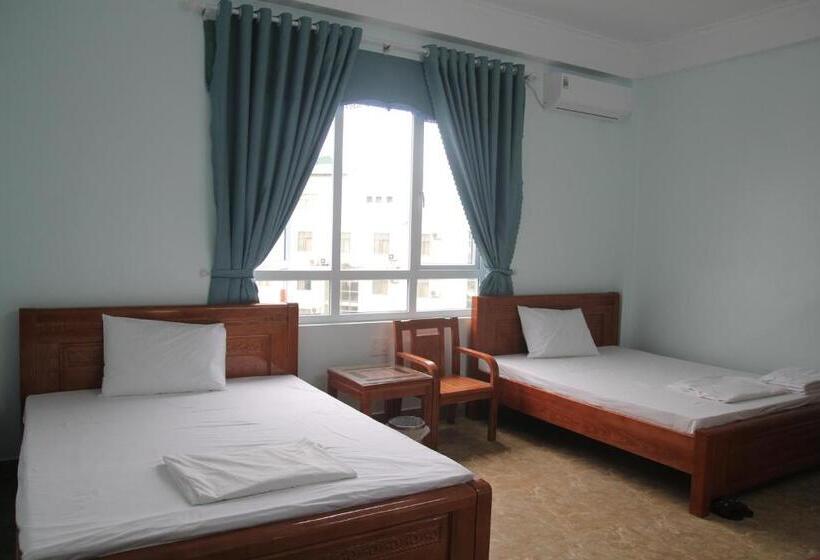 اتاق استاندارد چهارنفره با بالکن, Hoang Yen Guesthouse