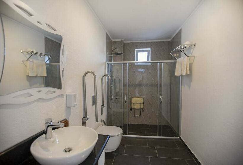 חדר דלוקס מותאם לאנשים עם מוגבלויות, Jackey Boutique