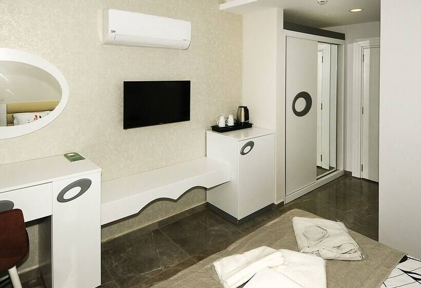 חדר סטנדרט מותאם לאדם עם מוגבלויות, Jackey Boutique