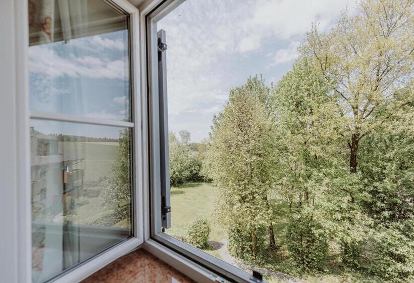 جناح, Landhotel Gschirnwirt