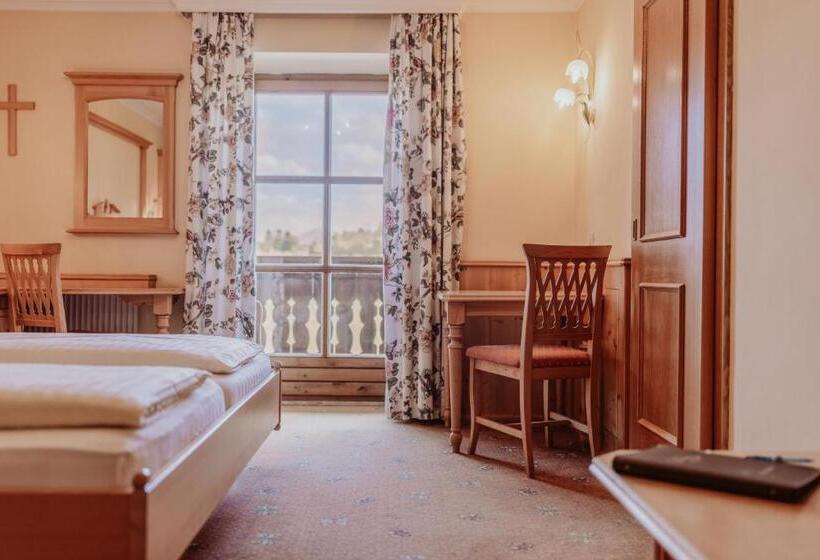 经济房, Landhotel Gschirnwirt