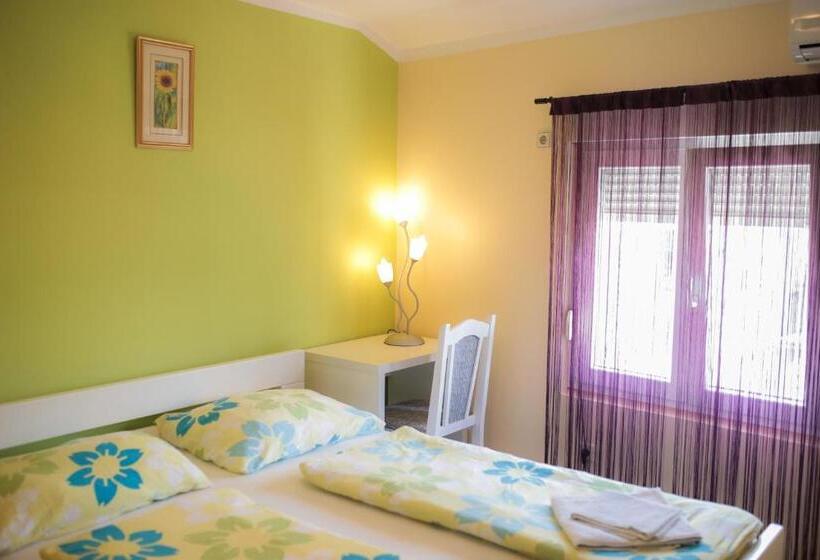 اتاق استاندارد, Pansion Palace