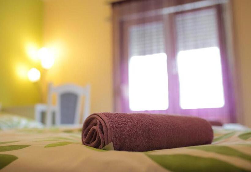 اتاق استاندارد, Pansion Palace