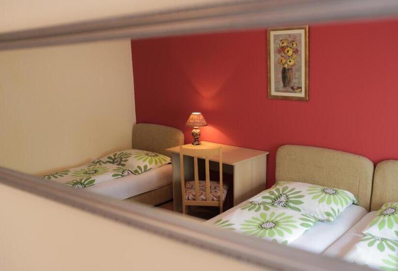 اتاق استاندارد سه نفره, Pansion Palace