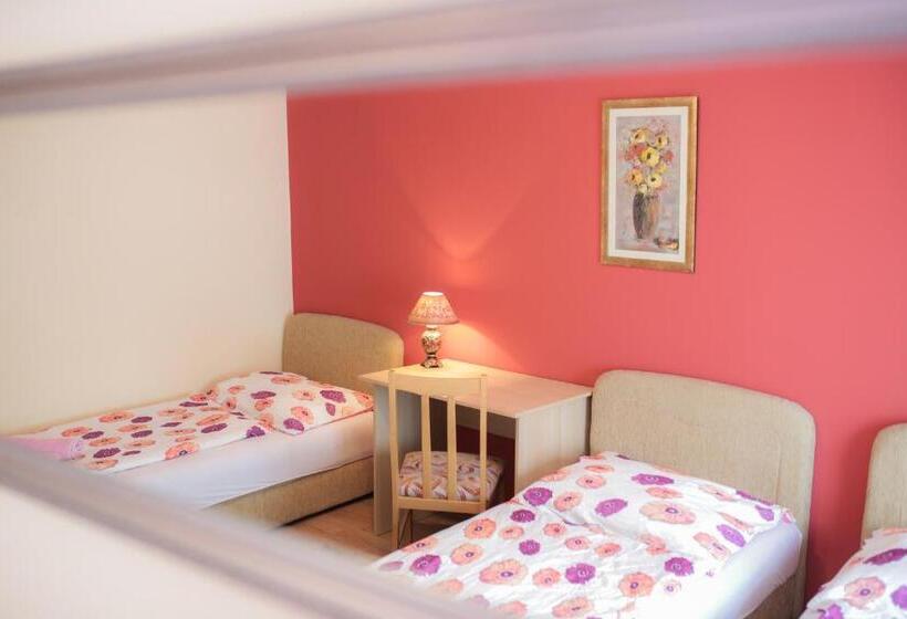 اتاق استاندارد سه نفره, Pansion Palace