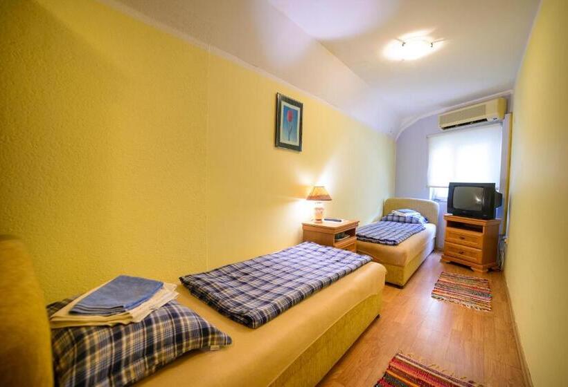 اتاق استاندارد, Pansion Palace