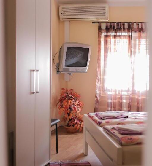 اتاق راحتی, Pansion Palace