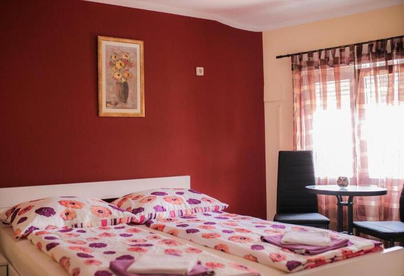 اتاق راحتی, Pansion Palace