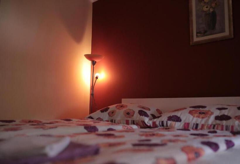 اتاق راحتی, Pansion Palace