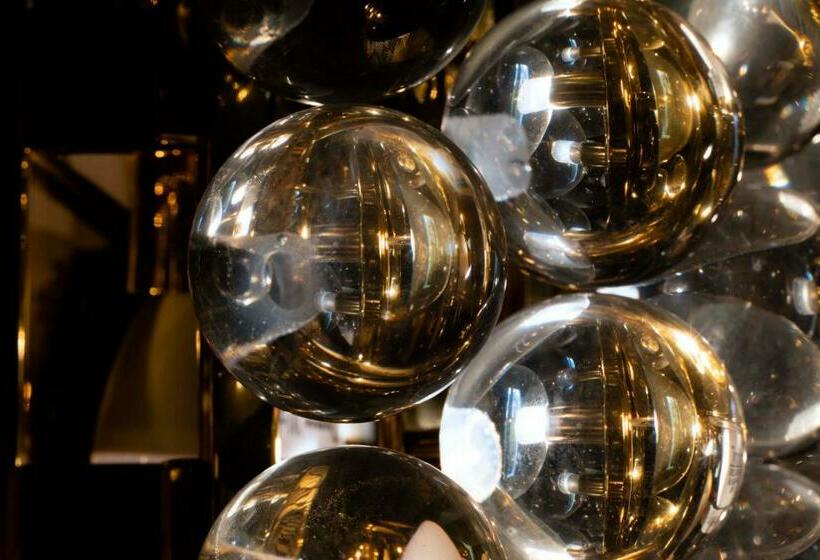 استودیوی استاندارد, Rayz Eiffel