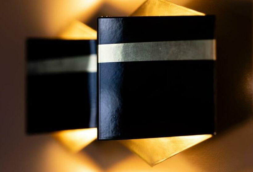 استودیوی سوپریور, Rayz Eiffel