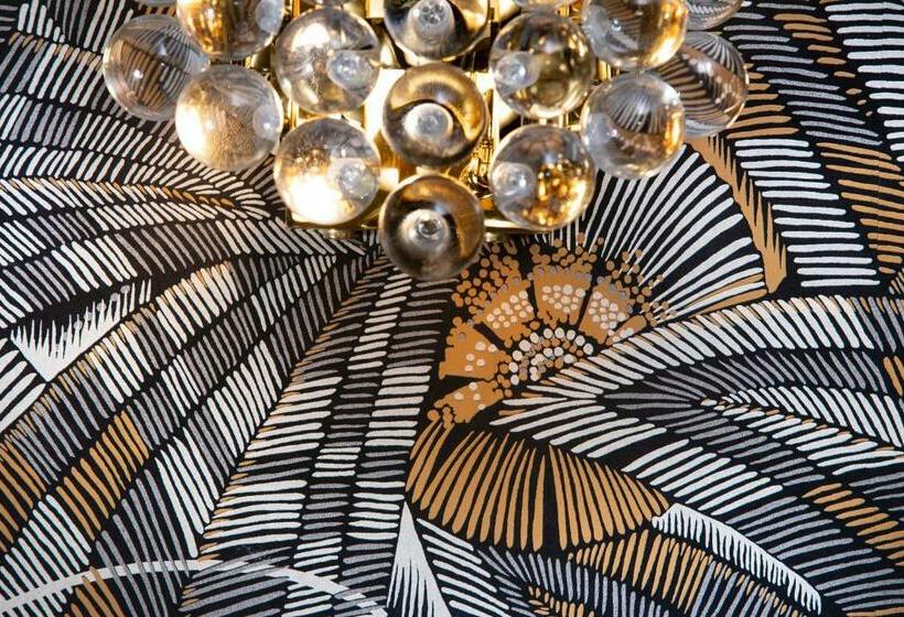 استودیوی لوکس, Rayz Eiffel