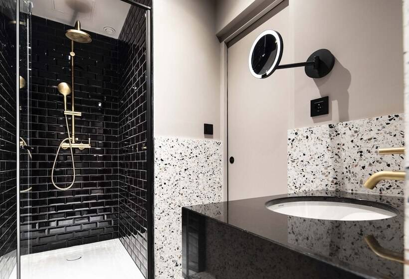 استودیوی استاندارد, Rayz Eiffel