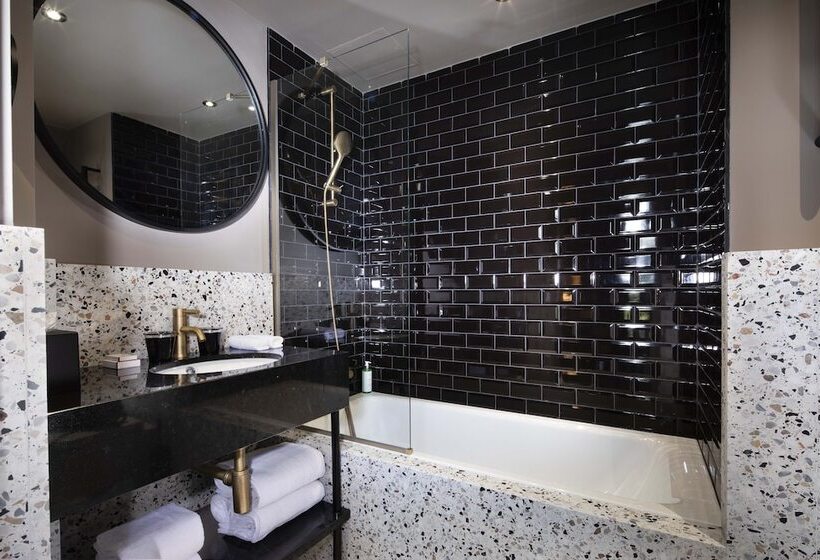 استودیوی سوپریور, Rayz Eiffel