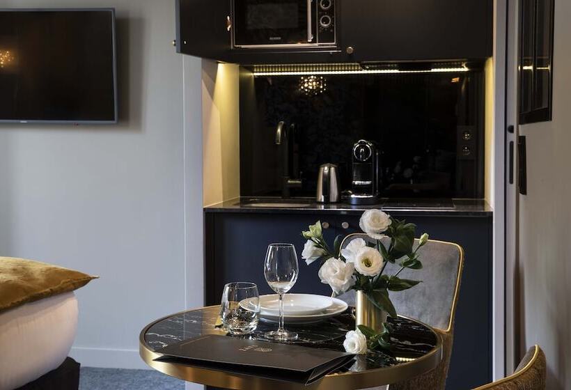 استودیوی سوپریور, Rayz Eiffel