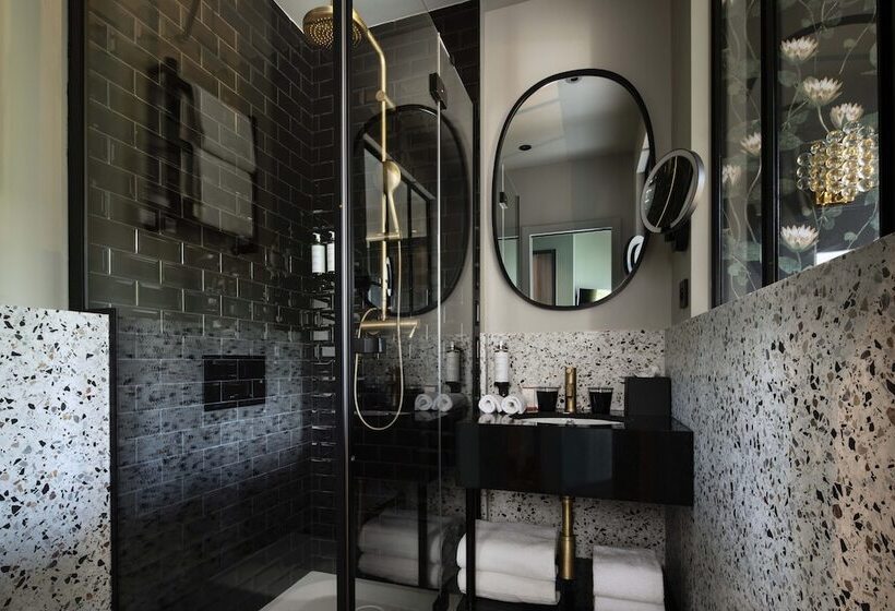 استودیوی لوکس, Rayz Eiffel