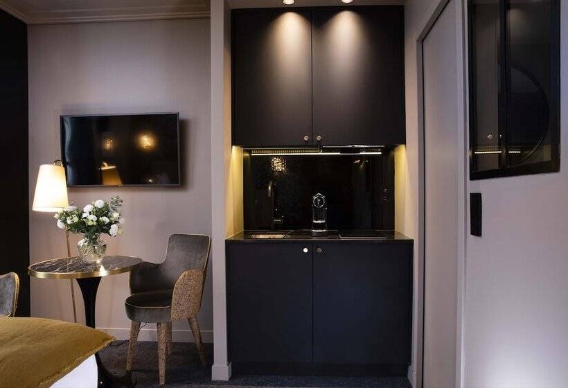 استودیوی لوکس, Rayz Eiffel