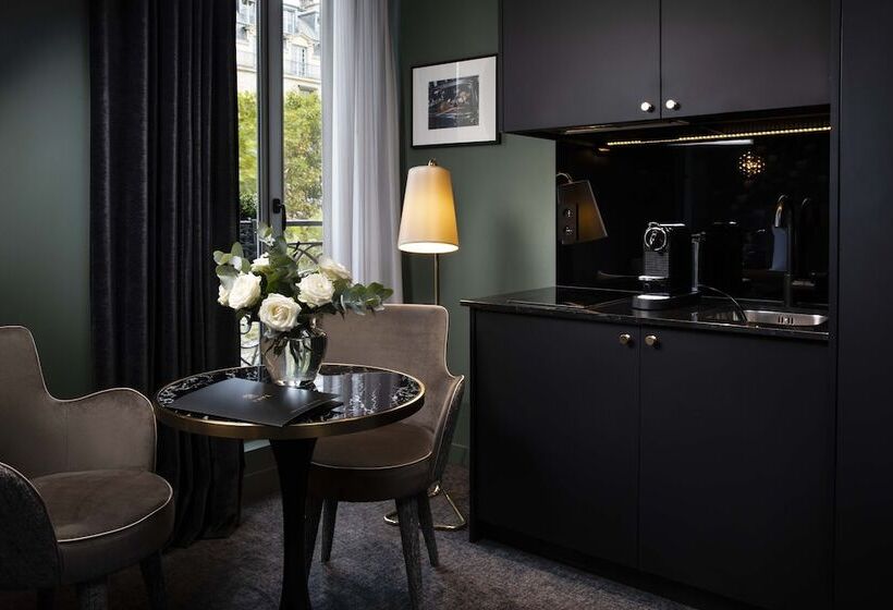 استودیوی لوکس, Rayz Eiffel