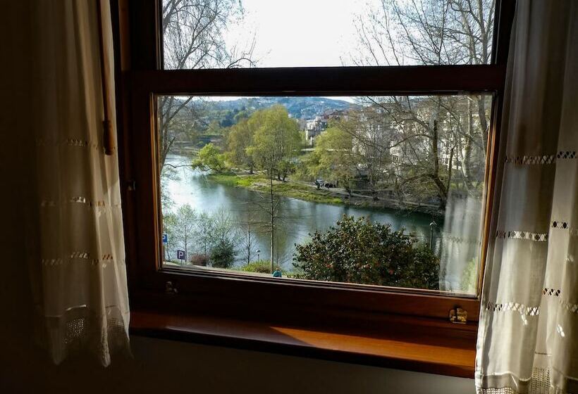 Семейный Номер, Casa Do Ribeirinho