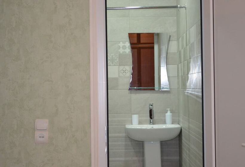 اتاق استاندارد, Old Gate