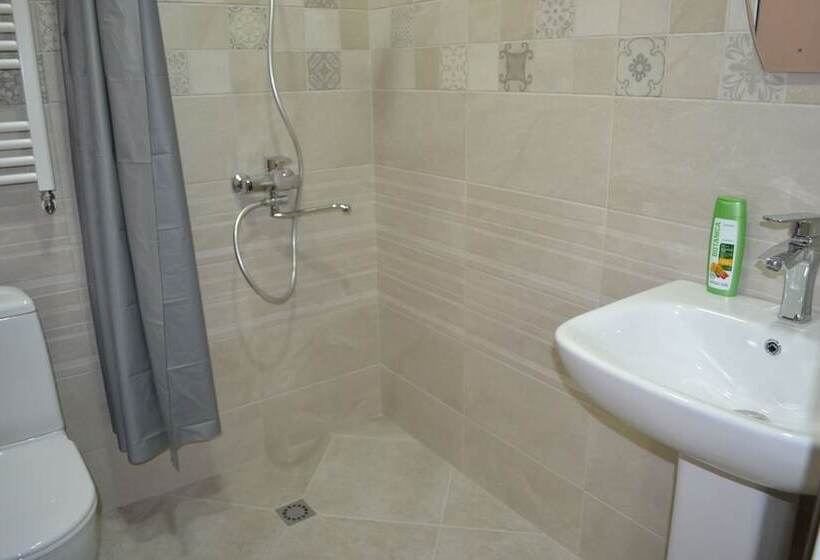 اتاق استاندارد, Old Gate