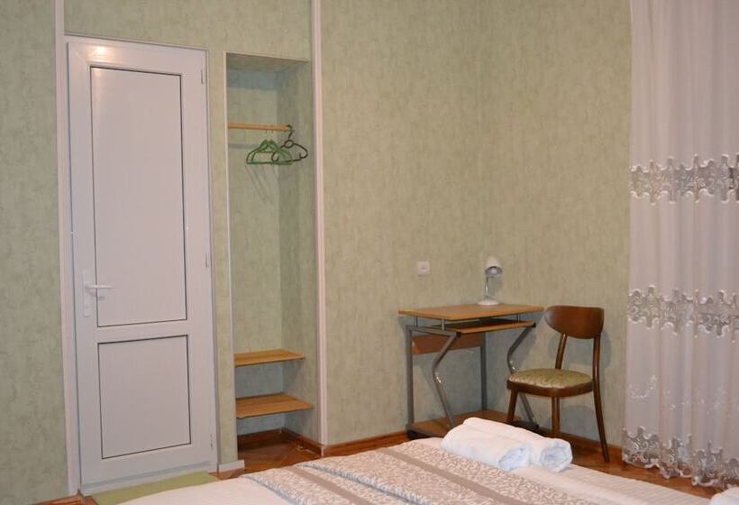 اتاق استاندارد, Old Gate