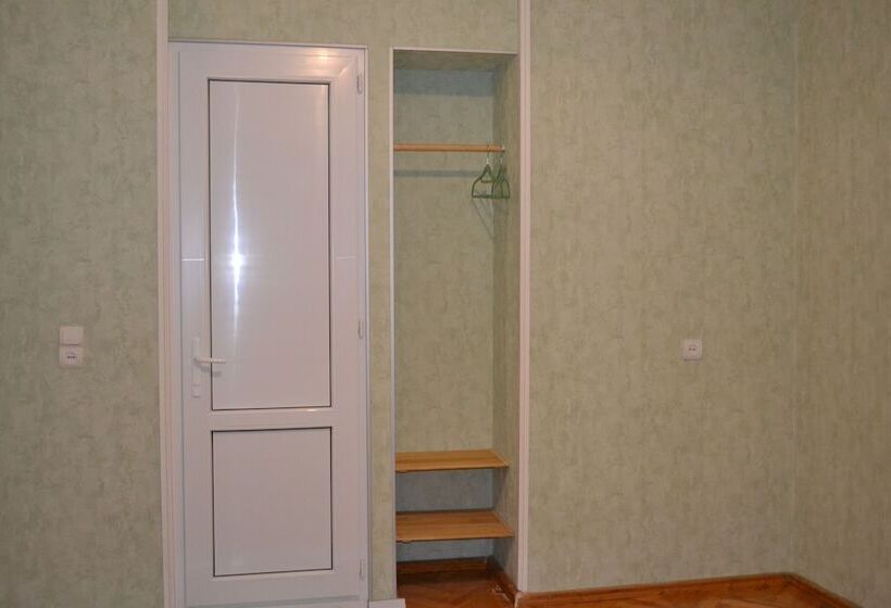 اتاق استاندارد, Old Gate