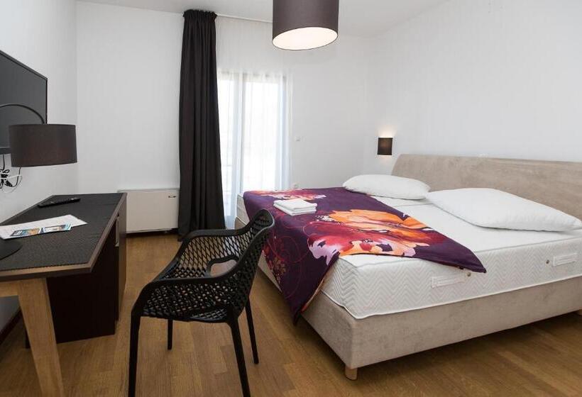 패밀리 룸, Pansion Preza