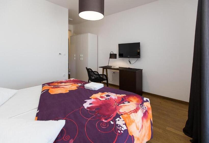 패밀리 룸, Pansion Preza