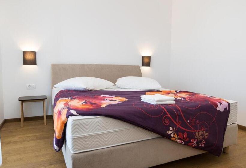 패밀리 룸, Pansion Preza