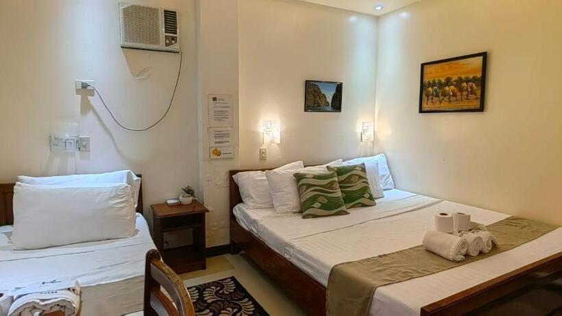 Standard Quadruple Room, Relucio Inn