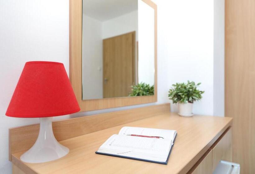 חדר דלוקס, Dg Albatros Ii