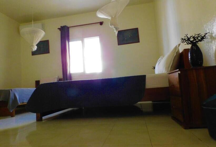 اتاق استاندارد سه نفره, Villa Ty Milyn Mazela Sa