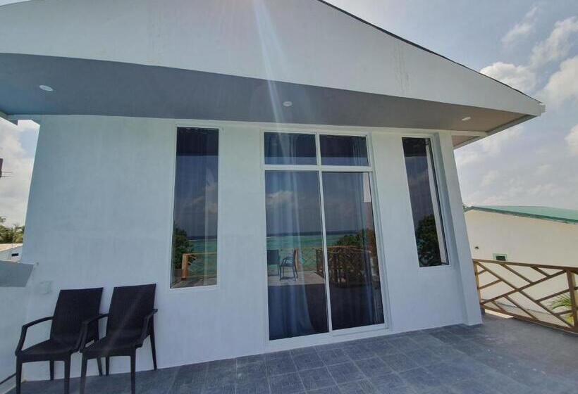 اتاق لوکس با بالکن و چشمانداز دریا, String Wave Maldives