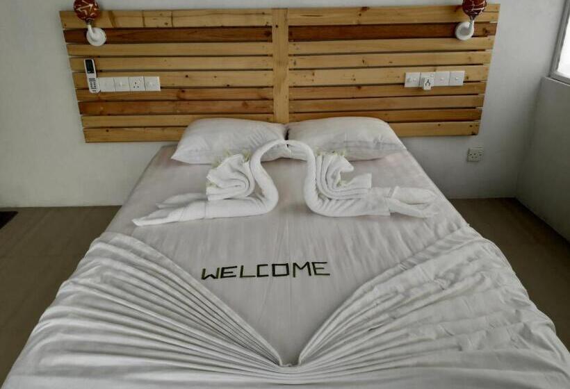 اتاق لوکس با بالکن و چشمانداز دریا, String Wave Maldives