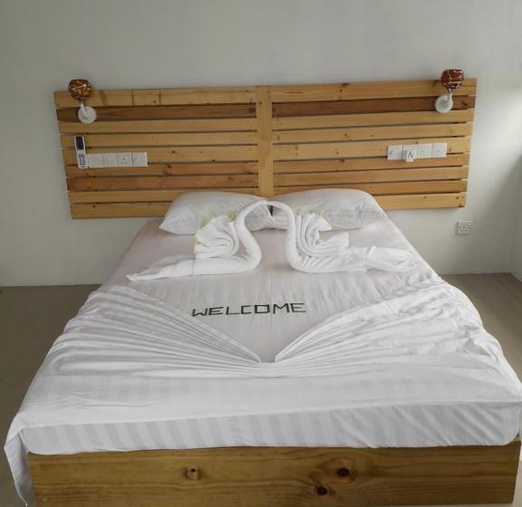 اتاق لوکس با بالکن و چشمانداز دریا, String Wave Maldives