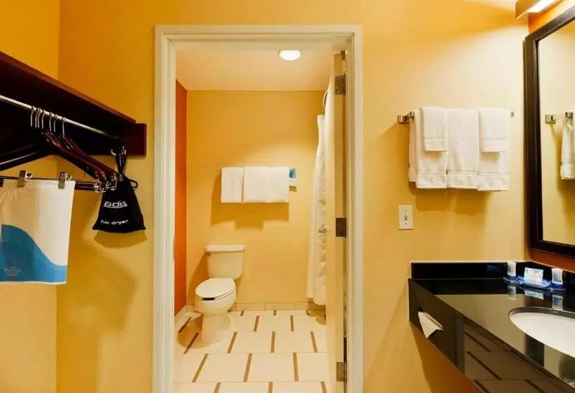 キングサイズベッドのスタンダードルーム, Fairfield Inn & Suites Portland South/lake Oswego