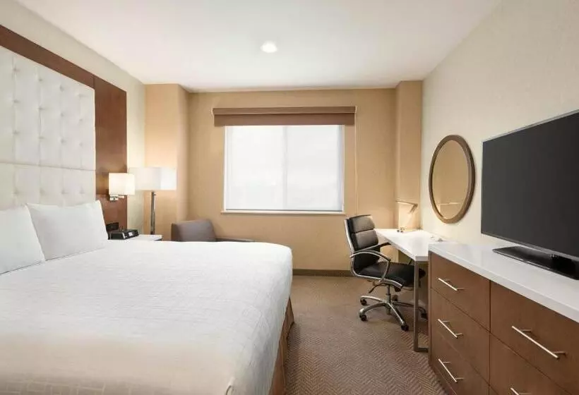 اتاق استاندارد با تخت بزرگ برای معلولان, Wyndham Anaheim