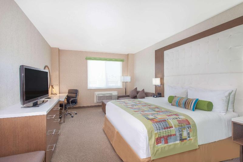 キングサイズベッドのスタンダードルーム, Wyndham Anaheim