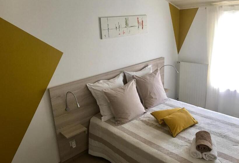 标准间, 8 Le Chiron De La Roche 85130 Chanverrie