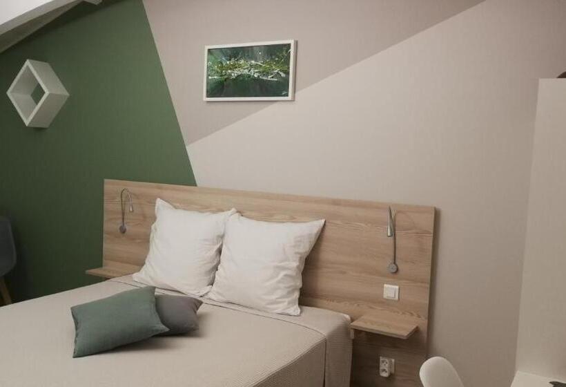 标准间, 8 Le Chiron De La Roche 85130 Chanverrie