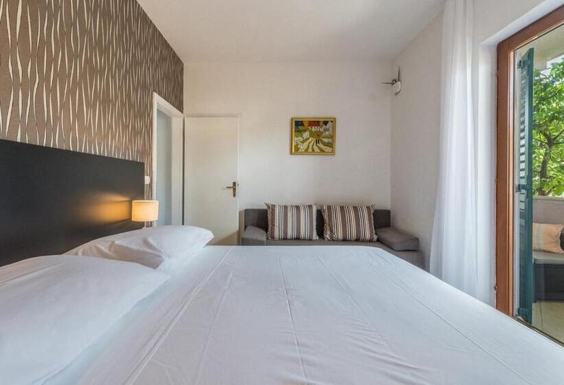 דירת חדר, Apartments Ivana Mira