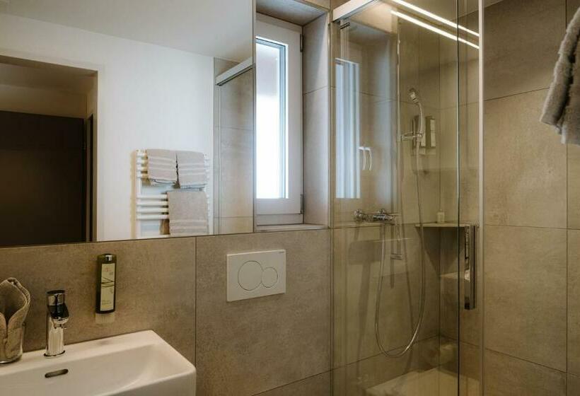 سوئیت با بالکن, Berghotel Engstligenalp